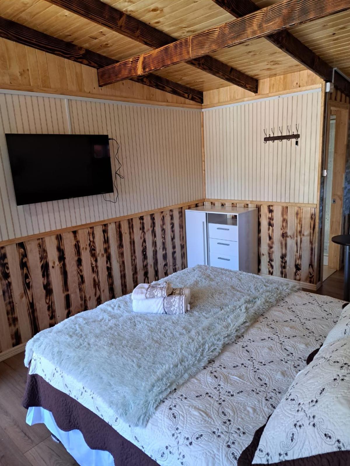 Hostal Robinson Puerto Puyuguapi Buitenkant foto