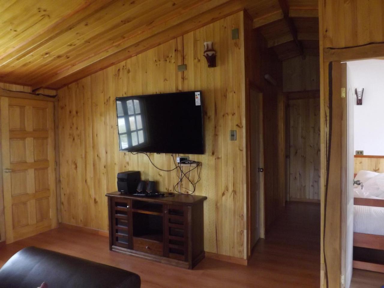 Hostal Robinson Puerto Puyuguapi Buitenkant foto